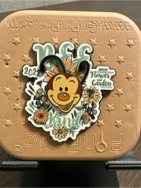 Disney Parks EPCOT 2022 Flower and Garden Festival Spike The Bee LR Pin